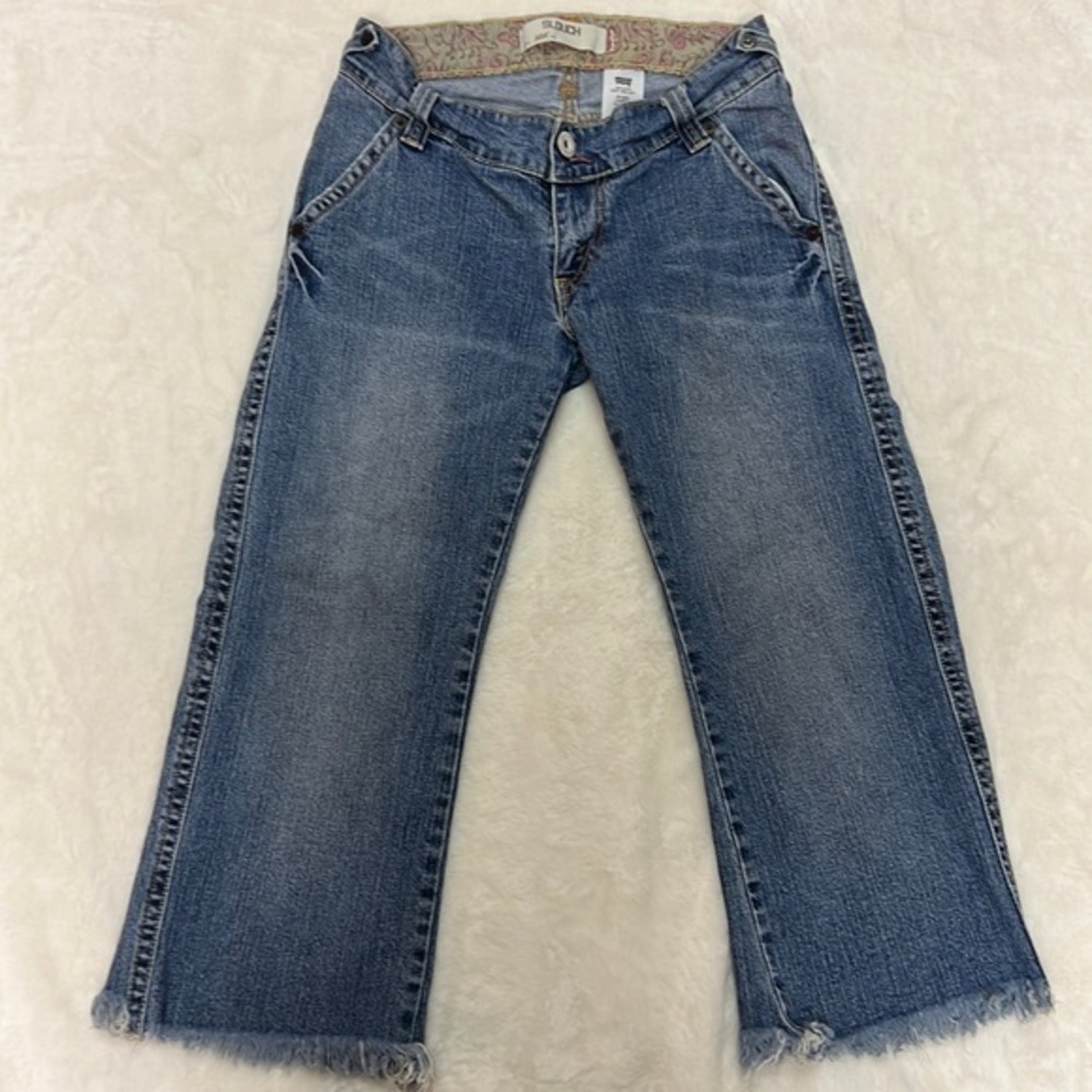 Vintage LEVI SLOUCH 504 jeans. Distressed cropped ankle.